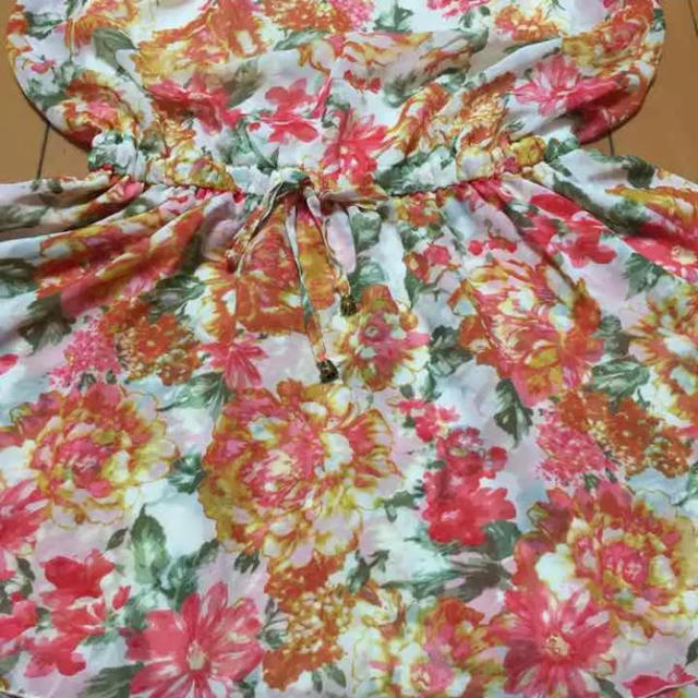 しまむら(シマムラ)のワンピース M レディース　ミニワンピース　ノースリ　花柄　ピンク　オレンジ レディースのワンピース(ミニワンピース)の商品写真