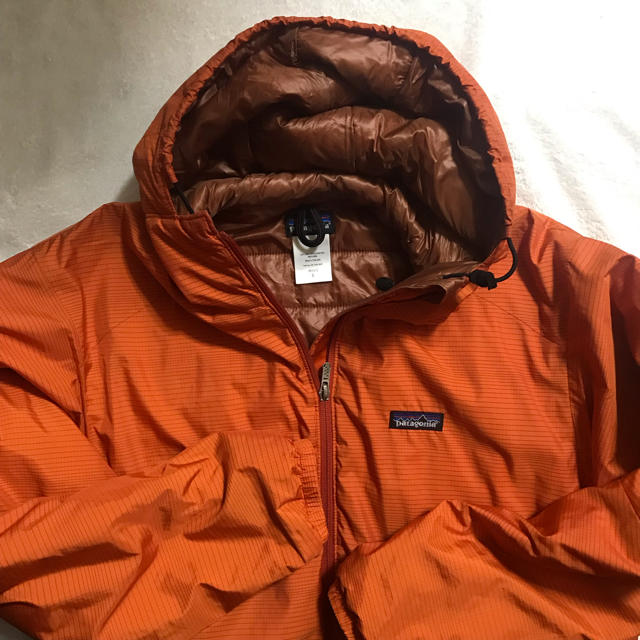 patagonia(パタゴニア)のPatagonia(パタゴニア)フード付きポリエステル綿入れナイロンジャケット メンズのジャケット/アウター(ダウンジャケット)の商品写真