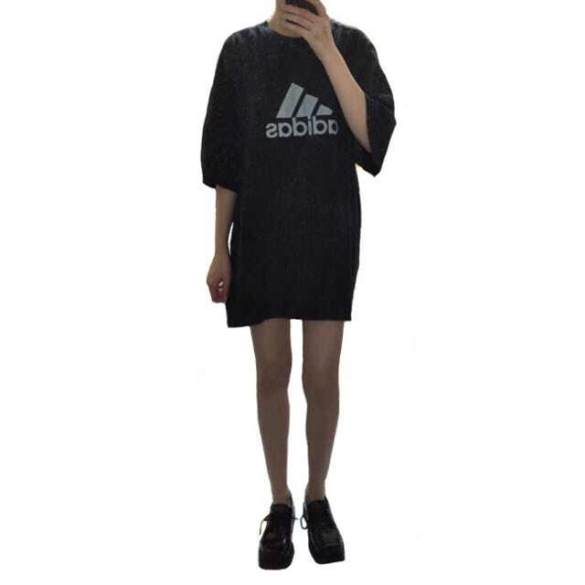 adidas(アディダス)のadidas ビッグT 古着 レディースのトップス(Tシャツ(半袖/袖なし))の商品写真