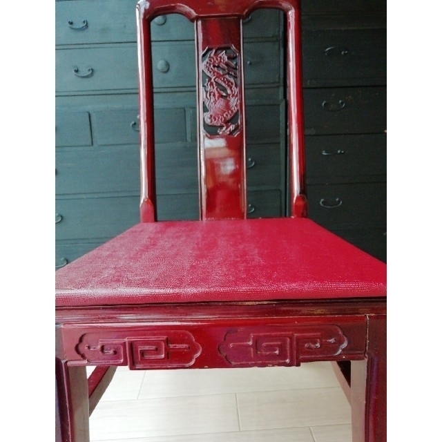 中国　椅子　赤　シノワズリ　中国様式　ロココ調（追加画像別で出品しています）　① インテリア/住まい/日用品の椅子/チェア(ダイニングチェア)の商品写真