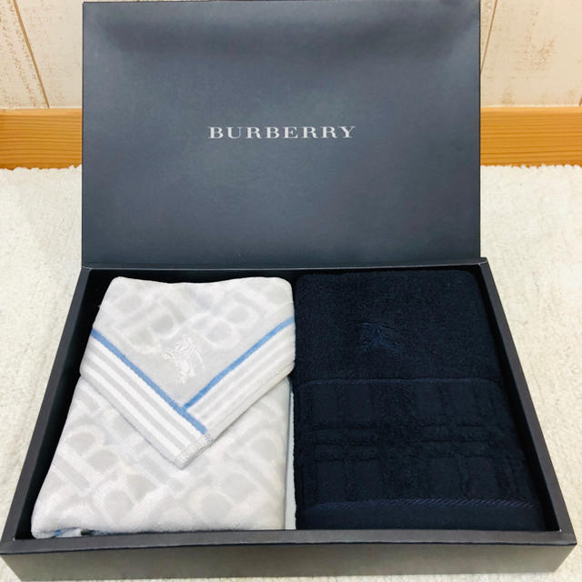 BURBERRY(バーバリー)の☆Flower様専用☆ ネイビータオル エンタメ/ホビーのアニメグッズ(タオル)の商品写真