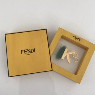 未使用 FENDI】フェンディ チャーム イニシャルFゴールド ファー www