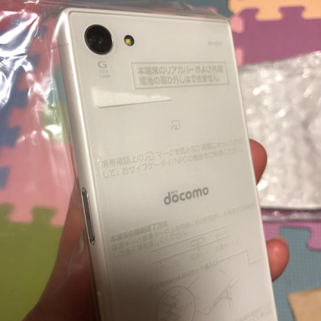 Xperia(エクスペリア)のドコモ SO-02H white リフレッシュ品 スマホ/家電/カメラのスマートフォン/携帯電話(スマートフォン本体)の商品写真