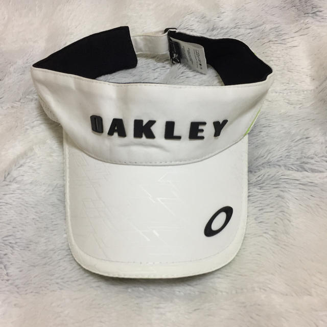 Oakley(オークリー)の【本日のみ】Oakly ゴルフバイザー スポーツ/アウトドアのゴルフ(その他)の商品写真