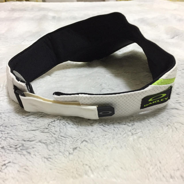 Oakley(オークリー)の【本日のみ】Oakly ゴルフバイザー スポーツ/アウトドアのゴルフ(その他)の商品写真