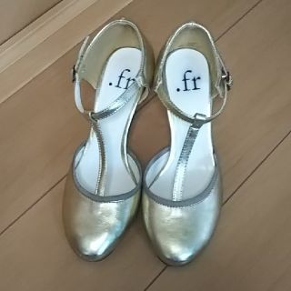 フェリシモ(FELISSIMO)の.fr ゴールドストラップパンプス(ハイヒール/パンプス)