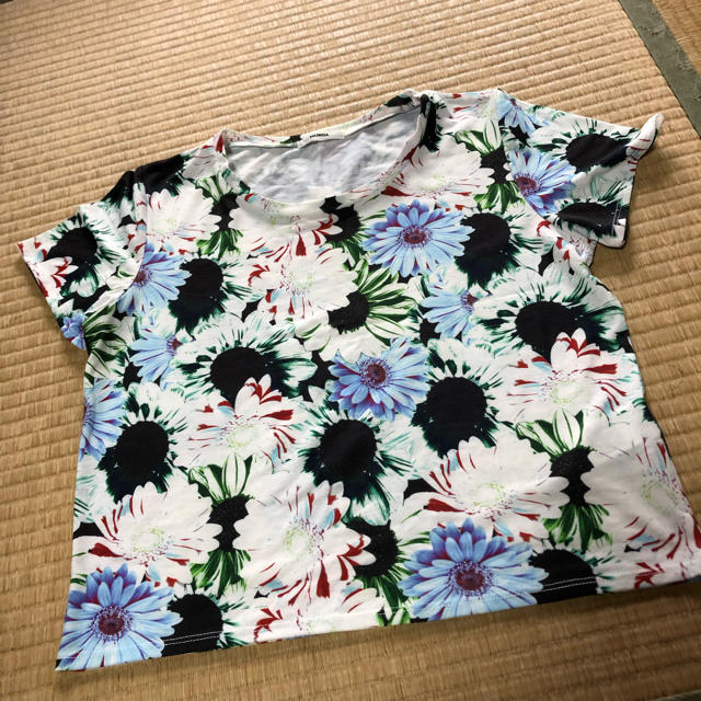 MURUA(ムルーア)のムルーア 花柄Tシャツ レディースのトップス(Tシャツ(半袖/袖なし))の商品写真