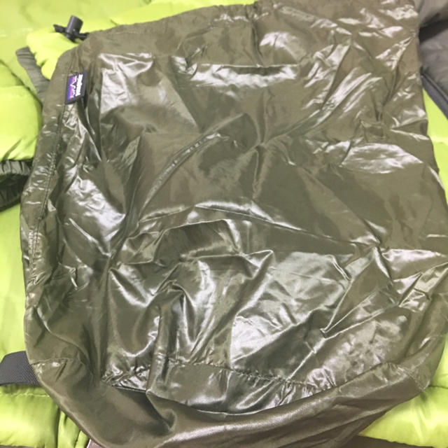 patagonia(パタゴニア)のパタゴニア ダスパーカ Lサイズ ゲッコーグリーン　DAS パーカ　新品 メンズのジャケット/アウター(ダウンジャケット)の商品写真