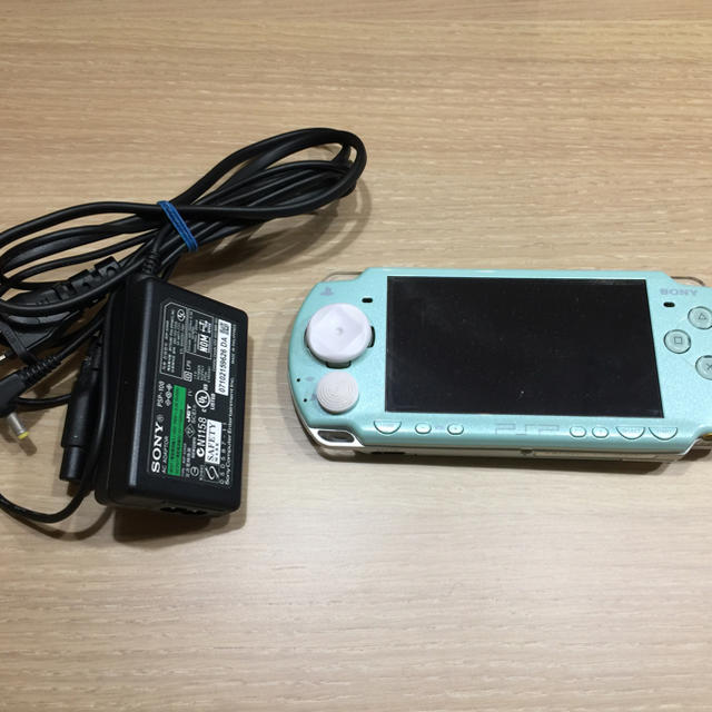 PlayStation Portable(プレイステーションポータブル)のワーク万様専用 PSP 2000 エンタメ/ホビーのゲームソフト/ゲーム機本体(携帯用ゲーム機本体)の商品写真