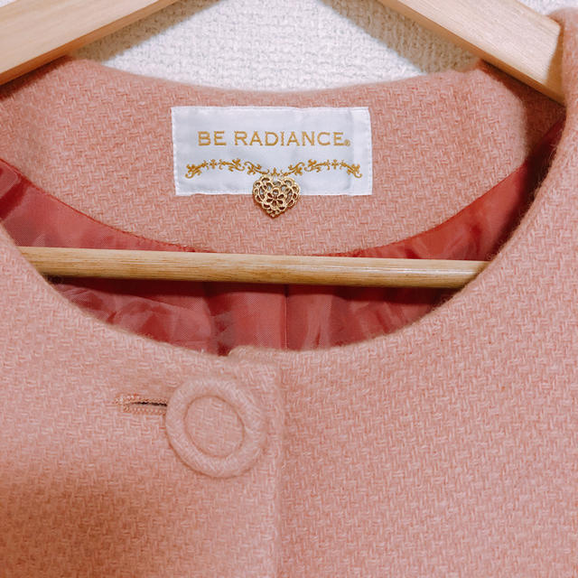 BE RADIANCE(ビーラディエンス)のビーラティエンス 袖ファー付きコート レディースのジャケット/アウター(ノーカラージャケット)の商品写真