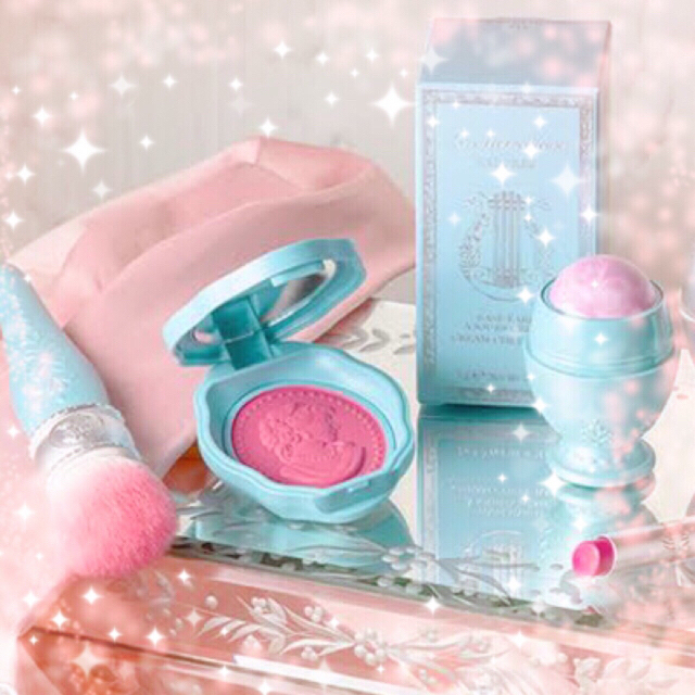 Les Merveilleuses LADUREE(レメルヴェイユーズラデュレ)の Les Merveilleuses LADURE♡限定♡チークブラッシュ♡ コスメ/美容のコスメ/美容 その他(その他)の商品写真