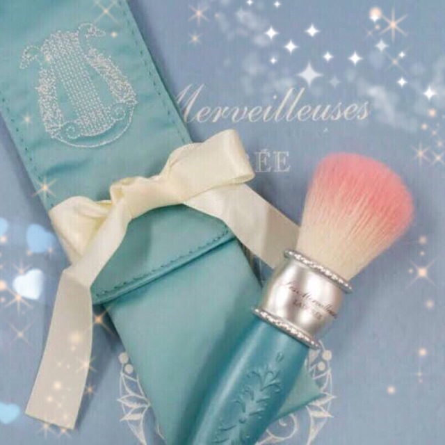 Les Merveilleuses LADUREE(レメルヴェイユーズラデュレ)の Les Merveilleuses LADURE♡限定♡チークブラッシュ♡ コスメ/美容のコスメ/美容 その他(その他)の商品写真