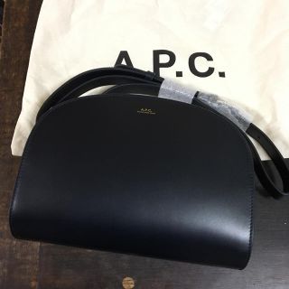 アーペーセー(A.P.C)の新品！A.P.C ハーフムーンバッグ NAVY(ショルダーバッグ)