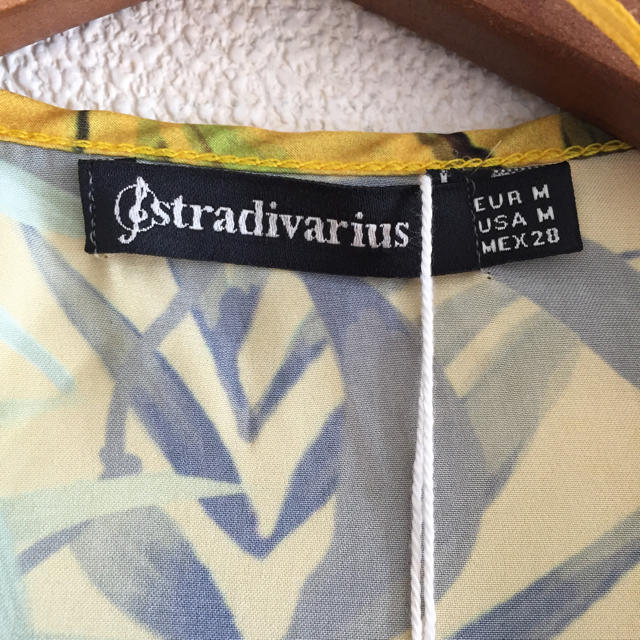 ZARA(ザラ)の【新品】Stradivarius サマーガウン ショート レディースのトップス(シャツ/ブラウス(長袖/七分))の商品写真