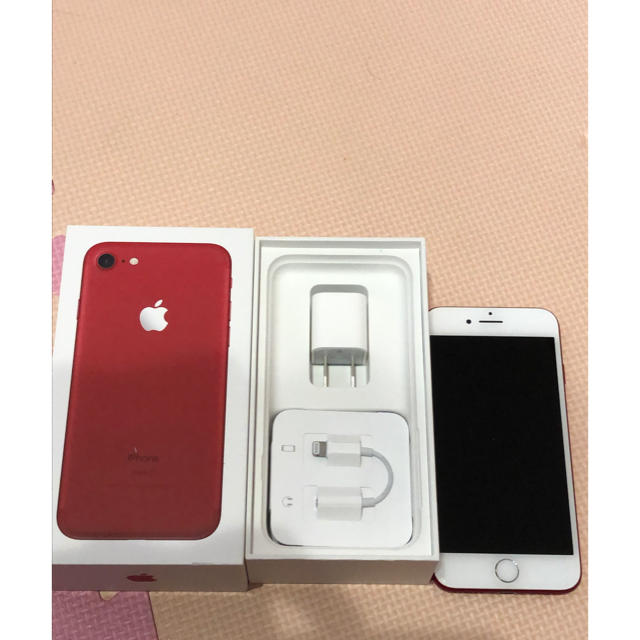 iPhone7 レッド 128GB（au）SIMフリースマホ/家電/カメラ