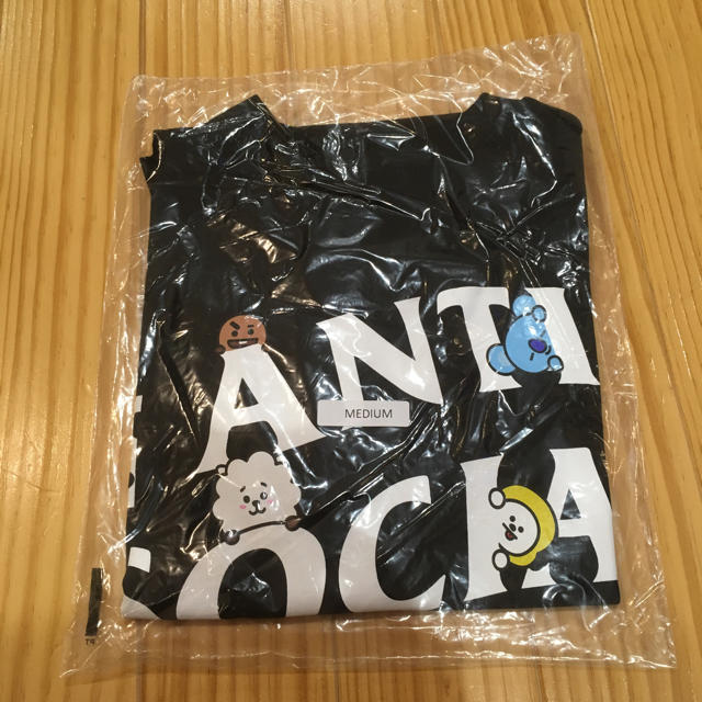 Supreme(シュプリーム)のASSC X BT21 Collab Peekaboo Black Tee メンズのトップス(Tシャツ/カットソー(半袖/袖なし))の商品写真