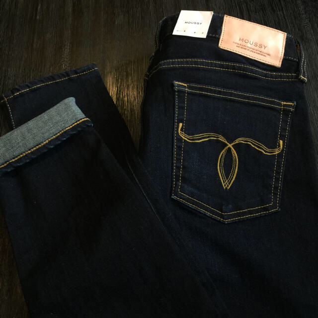 moussy(マウジー)の[新品] MOUSSY WF Rebirth embroidery SKINNY レディースのパンツ(デニム/ジーンズ)の商品写真