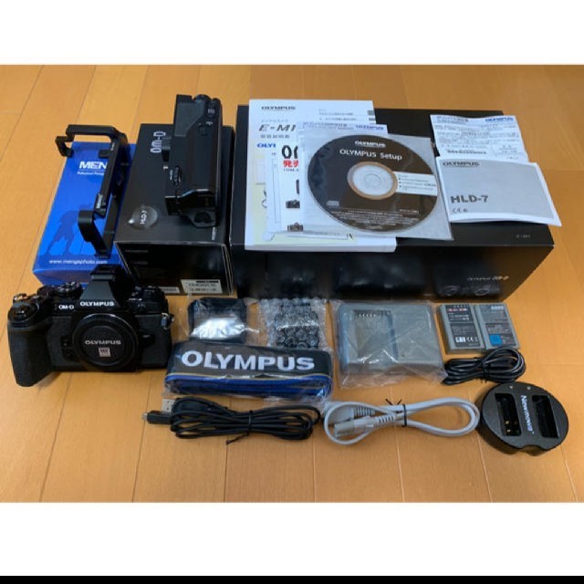 OLYMPUS　OM-D EM-1ボディ+HLD7+オマケ