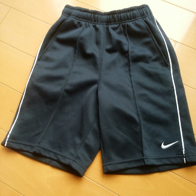 NIKE(ナイキ)のNIKE　短パン　130(XS) キッズ/ベビー/マタニティのキッズ服男の子用(90cm~)(パンツ/スパッツ)の商品写真