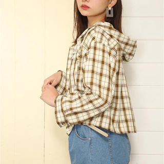 ナイスクラップ(NICE CLAUP)の新品♡定価4212円 ナイスクラップ ゆるシャツ ブラウス フード付きホワイト系(シャツ/ブラウス(長袖/七分))