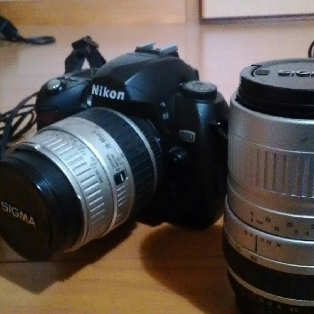 Nikon(ニコン)のニコンD70です。ダブルズームセット　付属品多数 スマホ/家電/カメラのカメラ(デジタル一眼)の商品写真