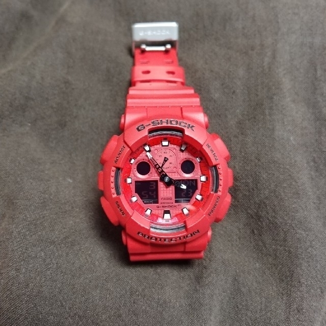 G-SHOCK(ジーショック)のCASIO G-SHOCK GA-100C 海外モデル レッド メンズの時計(腕時計(デジタル))の商品写真