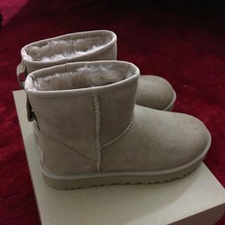 アグ(UGG)のugg ムートンブーツ 新品 レディース(ブーツ)