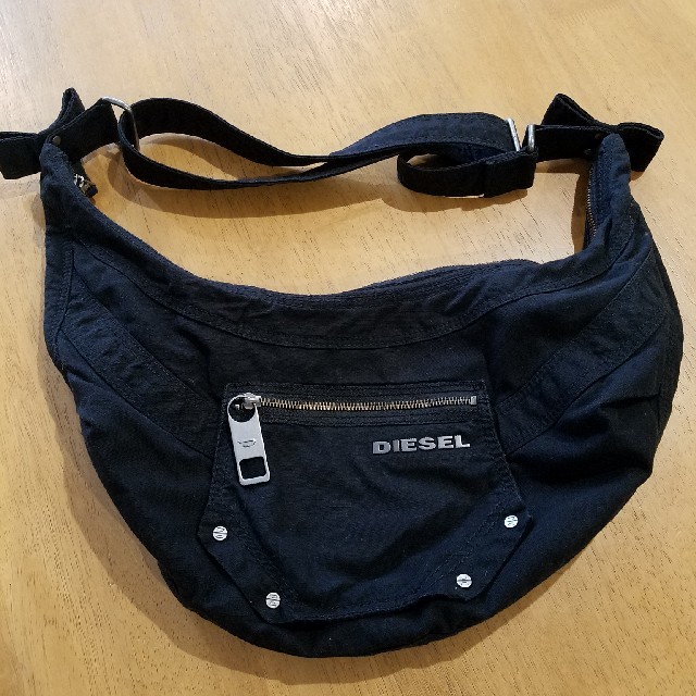 DIESEL(ディーゼル)のDIESEL　黒　ショルダーバッグ メンズのバッグ(ショルダーバッグ)の商品写真