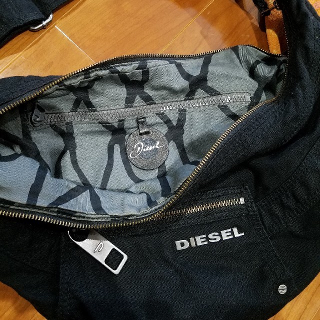 DIESEL(ディーゼル)のDIESEL　黒　ショルダーバッグ メンズのバッグ(ショルダーバッグ)の商品写真