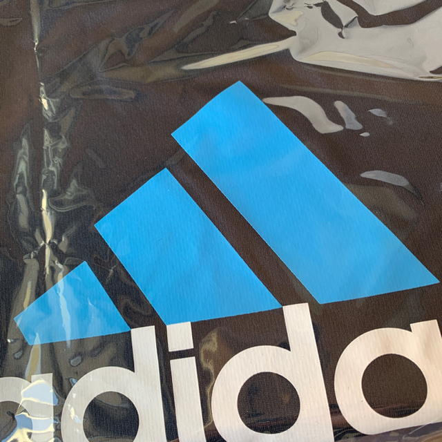 adidas(アディダス)の美品 アディダス Tシャツ キッズ/ベビー/マタニティのキッズ服男の子用(90cm~)(Tシャツ/カットソー)の商品写真