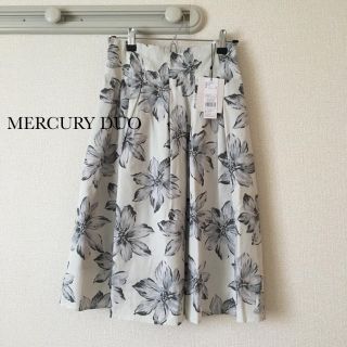 マーキュリーデュオ(MERCURYDUO)の新品タグ付 MERCURY DUO 花柄 スカート(ひざ丈スカート)