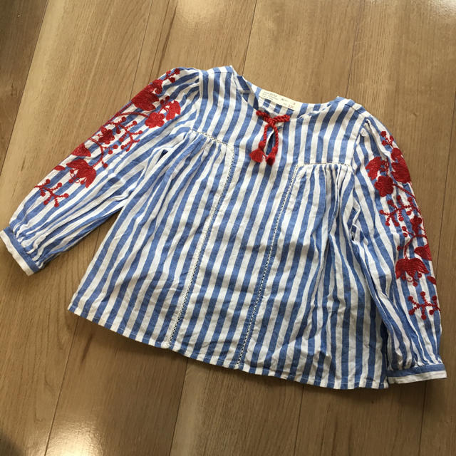 ZARA KIDS(ザラキッズ)のcoco様 専用   Zara 刺繍 ブラウス キッズ/ベビー/マタニティのキッズ服女の子用(90cm~)(Tシャツ/カットソー)の商品写真