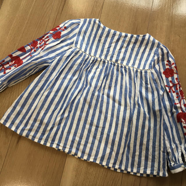 ZARA KIDS(ザラキッズ)のcoco様 専用   Zara 刺繍 ブラウス キッズ/ベビー/マタニティのキッズ服女の子用(90cm~)(Tシャツ/カットソー)の商品写真