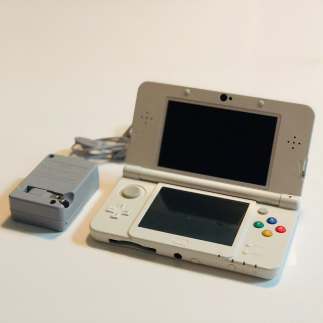 Nintendo New 3DS 本体＋充電器