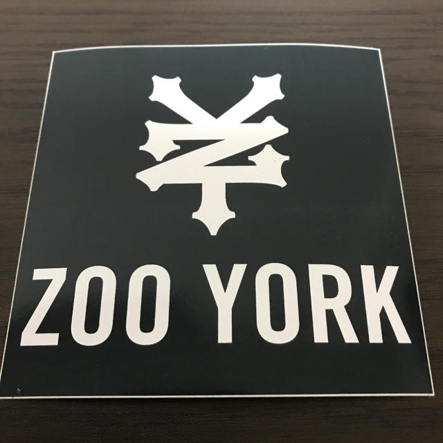 ZOO YORK(ズーヨーク)の【縦10cm横10cm】ZOO YORK boxロゴステッカー スポーツ/アウトドアのスポーツ/アウトドア その他(スケートボード)の商品写真