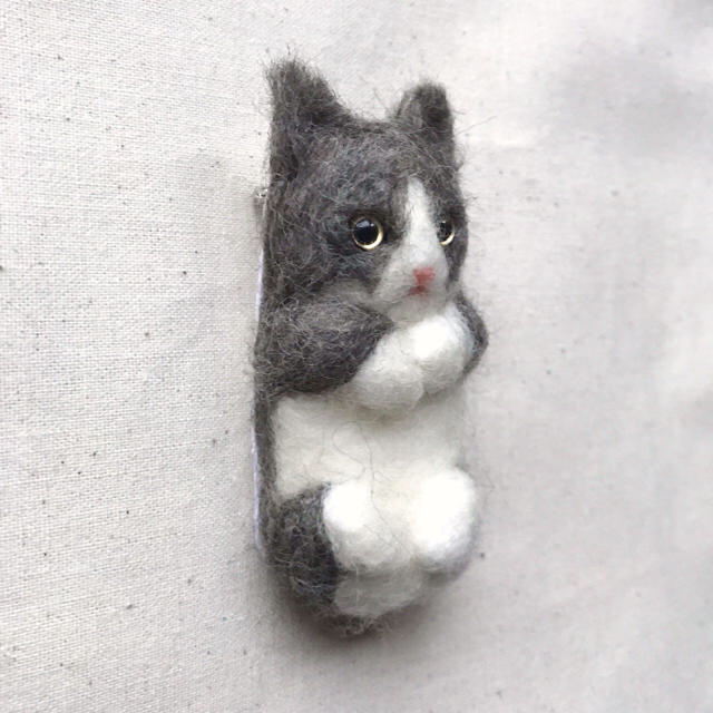 羊毛フェルト まるっとハチワレ猫ブローチの通販 by フジ｜ラクマ