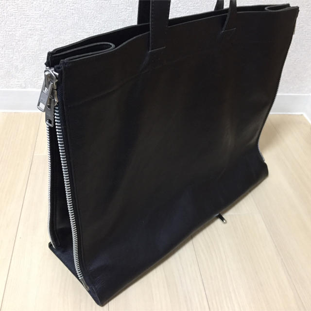 Yohji Yamamoto(ヨウジヤマモト)の5%offクーポン使用可！ヨウジヤマモト  ジップ レザートート 極美品 メンズのバッグ(トートバッグ)の商品写真