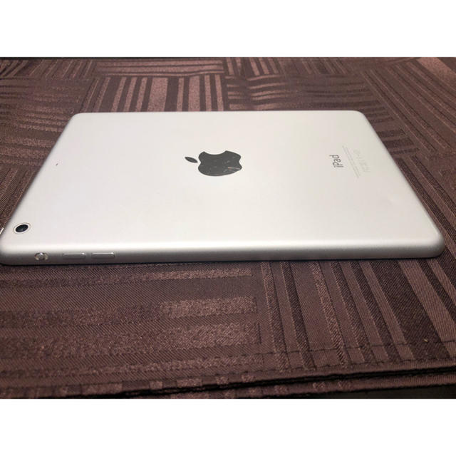 Apple(アップル)の中古美品☆iPadmini3 16GB（シルバー) Wi-Fiモデル スマホ/家電/カメラのPC/タブレット(タブレット)の商品写真