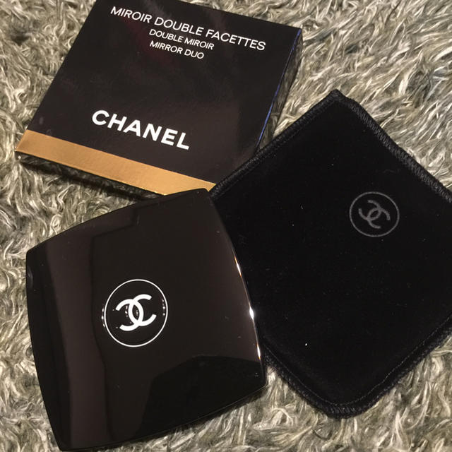 CHANEL(シャネル)の【新品未使用】CHANEL 鏡 ミラー レディースのファッション小物(ミラー)の商品写真