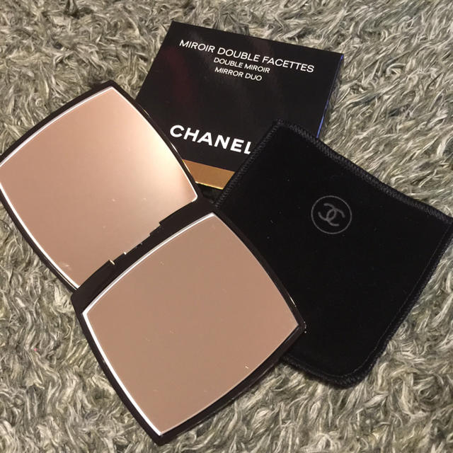 CHANEL(シャネル)の【新品未使用】CHANEL 鏡 ミラー レディースのファッション小物(ミラー)の商品写真