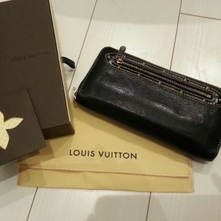 ルイヴィトン(LOUIS VUITTON)のヴィトン ブラック スタッズ長財布♡(財布)