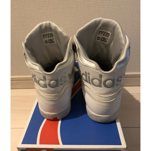 adidas(アディダス)のadidas アディダス ハイカットスニーカー 22.5cm レディースの靴/シューズ(スニーカー)の商品写真