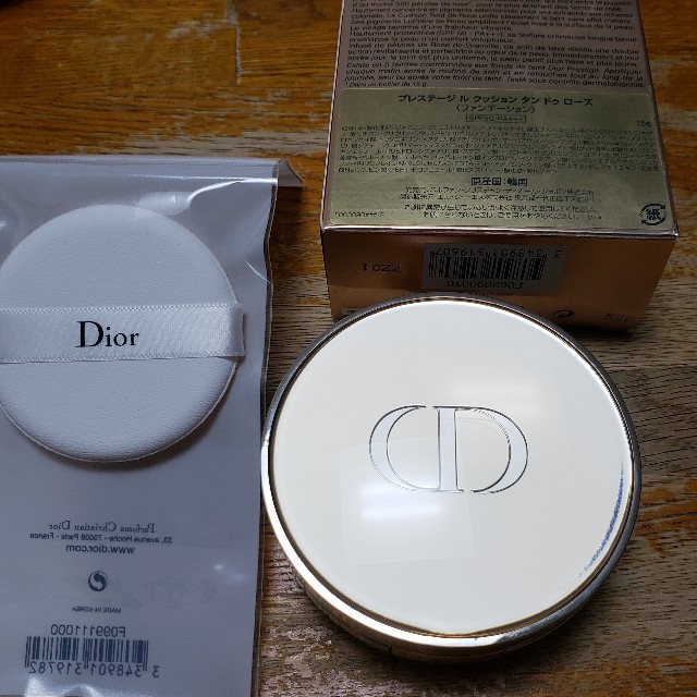 Dior(ディオール)のほぼ未使用　Dior　ディオール　プレステージルクッションタンドゥローズ　10  コスメ/美容のベースメイク/化粧品(ファンデーション)の商品写真