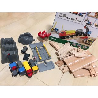 ブリオ(BRIO)のBRIO レール&ロード採石セット 美品(電車のおもちゃ/車)