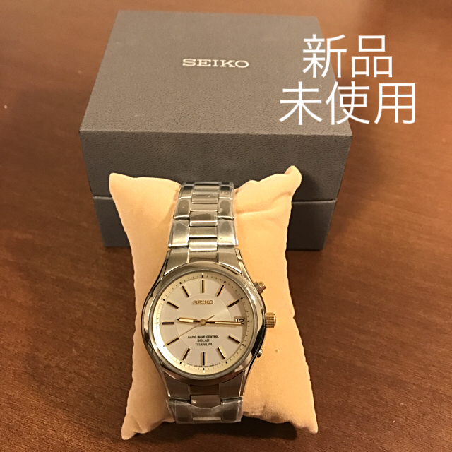 新品 SEIKOソーラー電波腕時計