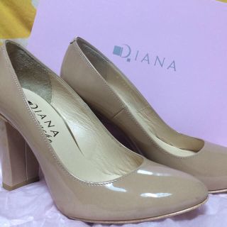 ダイアナ(DIANA)のピンクベージュエナメルパンプス(ハイヒール/パンプス)