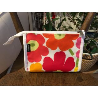 マリメッコ(marimekko)のマリメッコ ポーチ 撥水 マルチカラー  北欧(ポーチ)