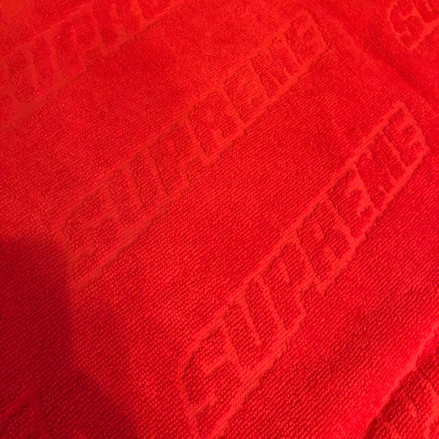 Supreme Debossed Logo Beach Towel バスタオル