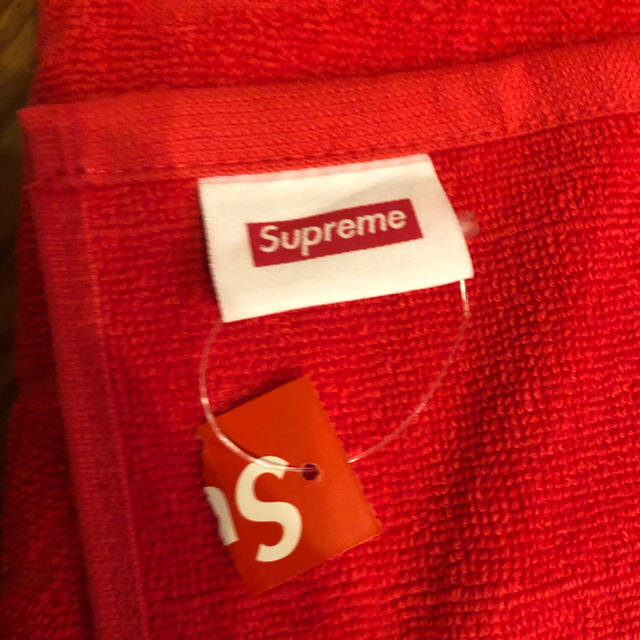 Supreme Debossed Logo Beach Towel バスタオル