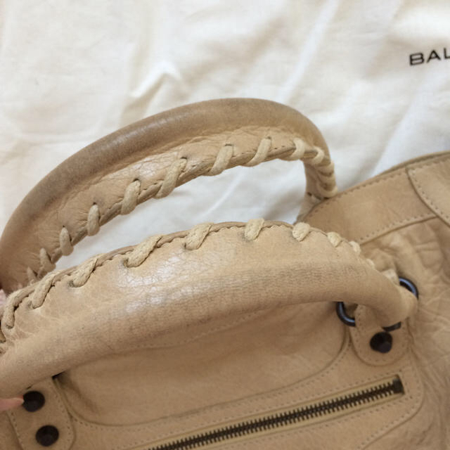 Balenciaga(バレンシアガ)の5月7日で処分☁︎正規品 バレンシアガ シティ ハンドバッグ ベージュ レディースのバッグ(ハンドバッグ)の商品写真